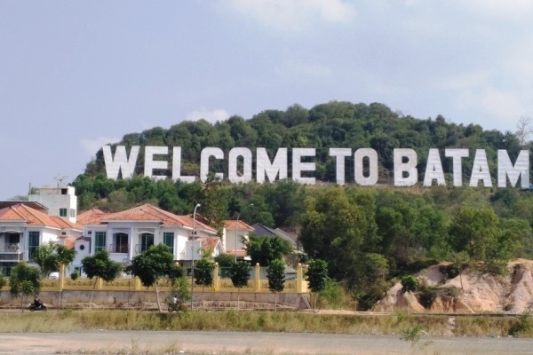 Tidak Sah Berkunjung ke Batam Tanpa Berfoto di Papan Nama Ini