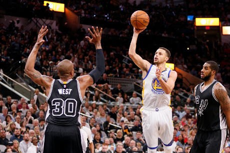 Tekuk Spurs, Warriors Bukukan Kemenangan ke-72 dan Samai Rekor Bulls
