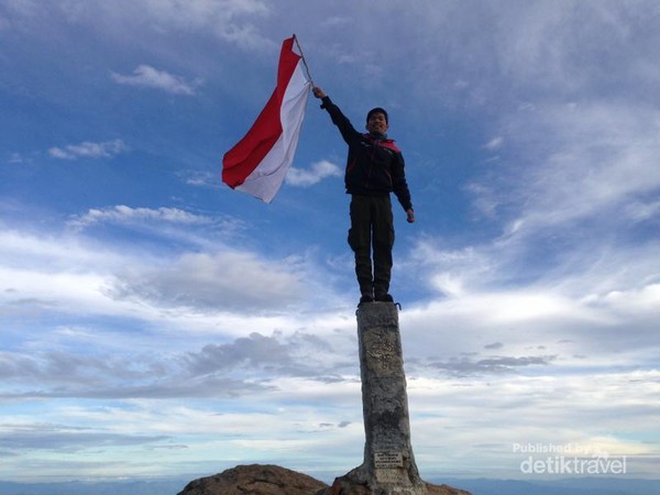 Kisah Penaklukan Gunung yang Jadi Atapnya Sulawesi