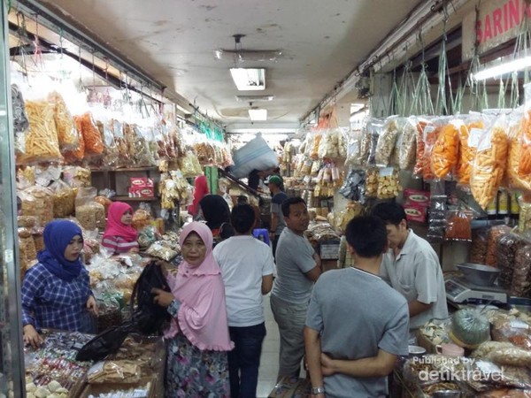  Pasar Baru Sentra Oleh oleh Khas Bandung 