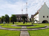 Bangunan ini didirikan tahun 1545 oleh Raja Gowa dengan nama Benteng Ujung Pandang. Namun ketika diduduki Belanda, nama benteng diubah menjadi Fort Rotterdam (Kurnia/detikTravel)