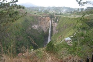 Pesona Air Terjun Sipiso-piso yang Tiada Dua