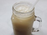 Teh Tarik rasanya manis menyegarkan, tepat jadi pendamping nasi goreng.