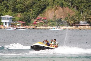 Menjajal Aneka Water Sport Seru di Pulau Cingkuak