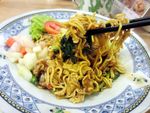 Menikmati Racikan Soto Spesial yang Gurih Segar di Bale Soto