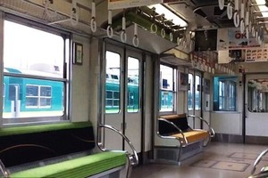 Ssst, KRL di Jepang Punya Bangku Rahasia Saat Padat Penumpang