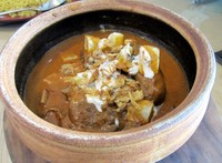 Kaeng Mussamun Neua merupakan potongan daging yang dimasak dengan mussamun curry dan jadi menu andalan dalam promo ini.
