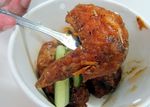 Yuk, Cicip Chicken Wings Garlic Parmesan Hingga Honey Sriracha!