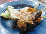 Gurih Sedap Sate Kelinci dan Babat dengan Siraman Saus Kacang!