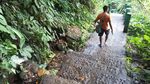 Menyibak Indahnya Air Terjun Benang Kelambu di Lombok