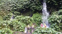 Yang pasti, jika ingin puas bermain di sini, kamu harus siap bawa baju ganti. Karena hampir mustahil tidak basah di sini (Yudhistira/detikTravel)