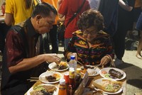 Duta besar Indonesia untuk Filipina, Johny Lumintang, beserta istri menyempatkan datang ke jambore WSFC 2016. Kesempatan ini dimanfaatkan untuk mengobati kerinduan sang duta besar akan kuliner khas Indonesia.