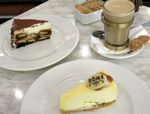 Nyam! Manis Lembut, Cheesecake yang Enak Dipadu dengan Caramel Latte