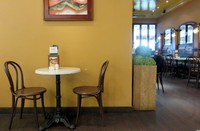 Salah satu sudut kafe yang bisa menjadi pilihan tempat Anda bersantai sambil menikmati secangkir kopi hangat dan kue manis.