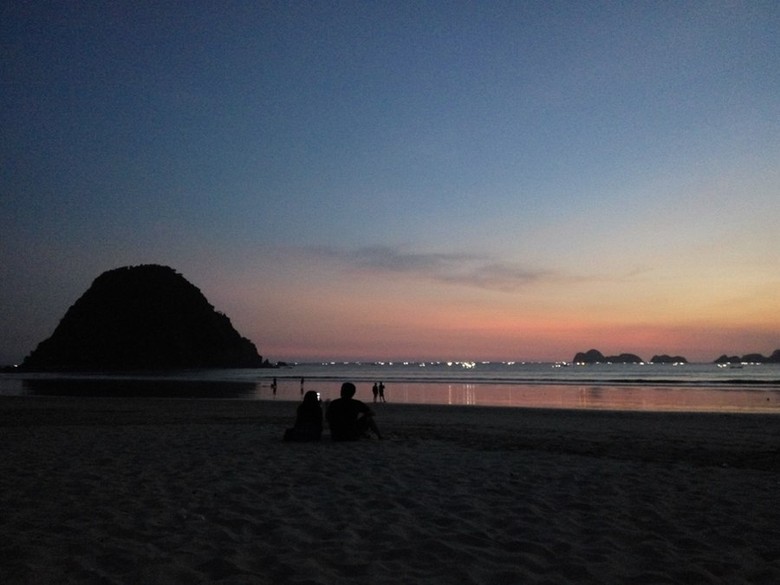 Sunset di Pantai Pulau Merah (Ditya/detikTravel) Sunset di Pantai Pulau Merah (Ditya/detikTravel)