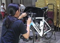     Utak-atik sepeda untuk mencari setingan terbaik untuk dipakai gowes 88 kilometer di hari pertama Toba Audax 2016.