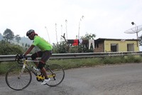 Audax bukanlah ajang bersepeda yang memperlombakan kecepatan dan kemenangan. Mereka punya slogan start together, ride together, finish together.