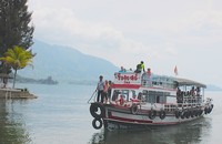     Ini bukan kapal Christopher Columbus saat menemukan benua Amerika. Ini adalah kapal yang ditumpangi para penggila sepeda yang mengikuti event Toba Audax 2016, selama tiga hari berturut-turut, dengan total jarak tempiuh 375 km.