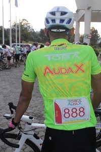 Audax adalah aktivitas bersepeda jarak jauh (long distance cycling) yang tidak bersifat kompetitif (balapan) -- semacam touring--, serta dilakoni bukan oleh olahragawan profesional alias amatir. Jarak tempuh mulai dari 100 sampai 1.000 kilometer.