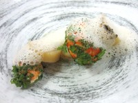 Kali ini crayfish (sejenis lobster air tawar) iolah dengan rebung dan bambo foam oleh Chef Ray. Daging lobsternya kenyal dengan rasa gurih dari potongan rebung. Enak!