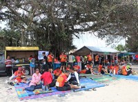 Di tempat inilah para peserta Toba Audax mengambil rehat sejenak sebelum finis. Mereka bersantai di Pantai Pasir Putih di Desa Situngkir.