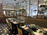 Coca Suki merupakan salah satu pelopor restoran Thai Suki di Thailand. Gerainya di Kemang Village terasa nyaman dan luas.