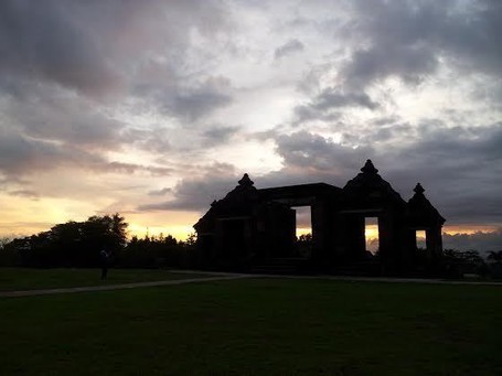 Cinta, Rangga & Sunset di Istana Ratu Boko