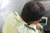 Timbangan digital ini akan memunculkan angka yang menujukkan berat badan sang gajah. Linda memiliki berat sekitar 2.640 Kg atau 2,64 Ton. (Wahyu/detikTravel)