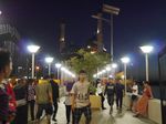 Malam Hari yang Ramai di Pantai Losari Makassar