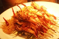 Bila tidak suka sajian seafood mentah atau fresh on ice, Anda bisa cicipi udang bakar ini. Citrasa Asianya sangat​akrab di lidah.​ Udang dimasak dengan cara dibakar dan juga campuran rempah-rempah.