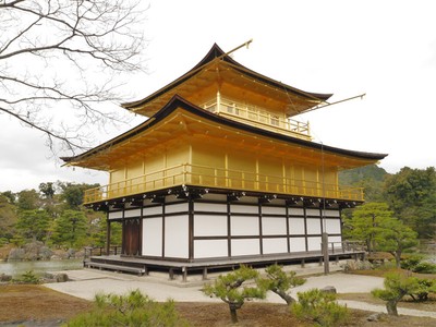 Penampakan Kuil Emas di Jepang