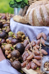 Berbuka puasa terasa kurang lengkap tanpa kurma. Tak perlu khawatir, OPEN} Restaurant sudah menyiapkannya untuk tamu.