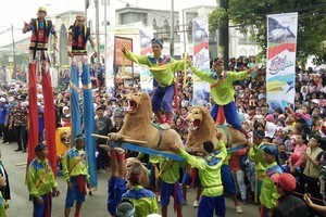 Sisingaan & Jajangkungan Meriahkan Festival Tangkuban Perahu