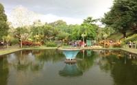 Taman Narmada berlokasi di Desa Lembuah, Kecamatan Narmada, Kabupaten Lombok Barat, NTB. Taman ini dibangun pada tahun 1727, oleh Raja Anak Agung yang berasal dari Karangasem, Bali (Afif/detikTravel)