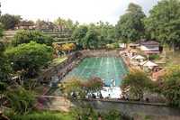 Raja Anak Agung melakukan ritual umat Hindu di kembaran Danau Segara Anak ini untuk meminta hujan. Sang raja membuatnya, karena saat itu dia sudah berusia ratusan tahun dan tak sanggup lagi mendaki Gunung Rinjani. Di sebelahnya, ada kolam pemandian raja yang kini berubah jadi kolam renang untuk pengunjung (Afif/detikTravel)