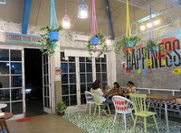 Tempatnya yang nyaman dan Instagramable sudah pasti jadi incaran para foodies. Tempat makan ini beralamat di jalan M. Kahfi 1 No. 36A, Jagakarsa.
