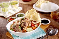 Kalau mau menikmati sup buntut hangat, Willie Brothers Steakhouse juga menyediakannya. Potongan buntut empuk tentu enak berpadu dengan kuah sedap berempah.