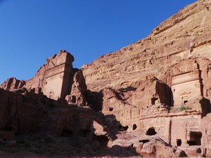 Tips Menikmati Pesona Petra di Yordania