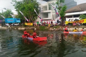 Peringati Hari Jadi Kota Surabaya, Warga Mojo Gelar Lomba Perahu Dayung