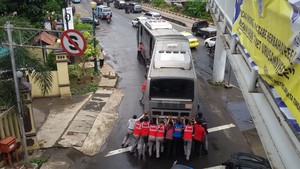 Mogok Lagi