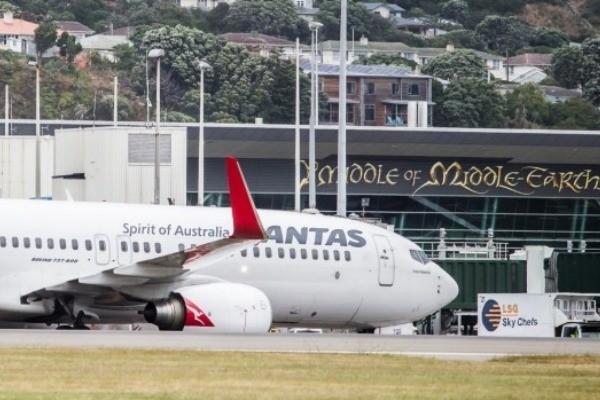 Pesawat Ditabrak Truk, Penumpang Delay 4,5 Jam di Selandia Baru