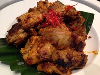 Ayam Bakar Taliwang yang pedas menggigit dari Lombok tak terlewatkan dalam jejeran menu.