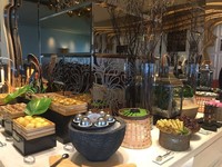 Untuk dessert, Arts Cafe menghadirkan aneka takjil dan kue tradisional Indonesia. Bisa ditemui pula sajian pencuci mulut yang berbeda.