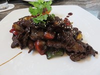 Daging sapi lada hitam diracik langsung oleh chef Eric Lao Hong Wei dari Tien Chao.