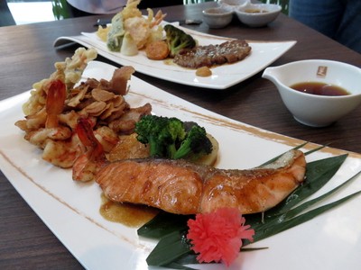 ​Nikmatnya Berbuka Puasa ​Sapi Lada Hitam dan Salmon Robatayaki