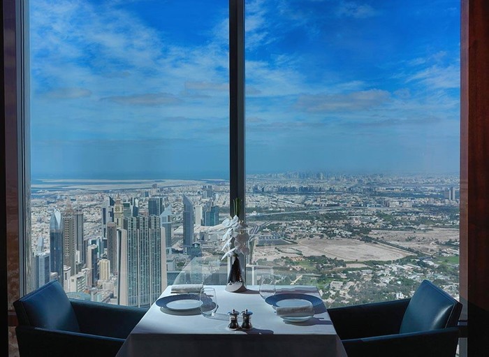 At.mosphere, Restoran di Atas Langit Dubai
