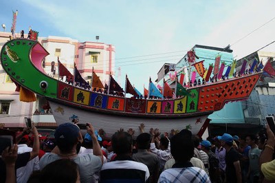 Seperti Ini Ramainya Saat Tongkang Diarak di Bagansiapiapi