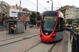 Keliling Istanbul Naik Metro dan Trem Tertua Kedua di Dunia