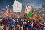 Momen Ritual Bakar Tongkang yang Dramatis di Bagansiapiapi