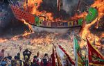 Momen Ritual Bakar Tongkang yang Dramatis di Bagansiapiapi
